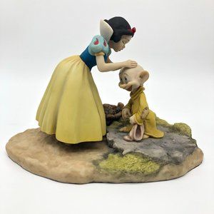 Disney Snow White And Dopey "A Sweet Send Off" Sculpture Vintage